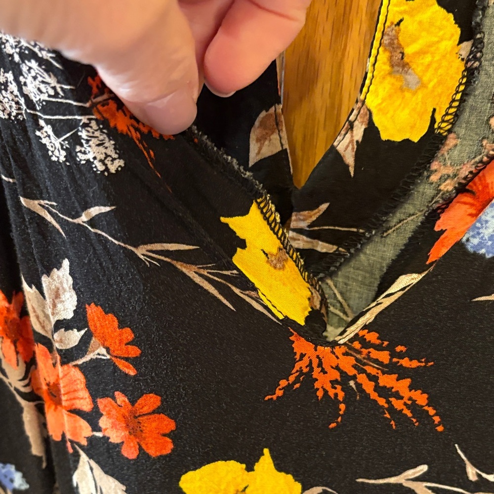 Old Navy Black Floral V-Neck Keyhole Camisole/Tank - Picture 14 of 14